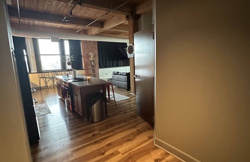 Central Business District Apartment | Beautiful Downtown loft with roof top