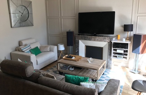 Saumur House | BEAUTIFUL DOWNTOWN SAUMUROISE HOUSE with GARDEN 10 to 12p