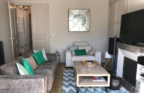 Saumur House | BEAUTIFUL DOWNTOWN SAUMUROISE HOUSE with GARDEN 10 to 12p