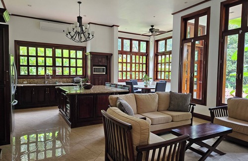 Tarcoles House | Beautiful & Exclusive Garden Villa - Privacy, Security, Pool, Jacuzzi