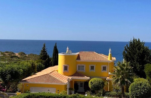 Mato Serrao Villa | Beautiful exclusive villa with heatable pool and jacuzzi directly at the sea.