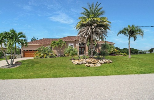 Gulf Cove House | Beautiful family friendly waterfront pool home in Port Charlotte - O6ERS