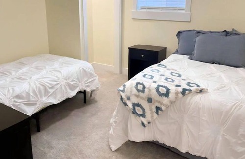 Iona Apartment | Beautiful Family Friendly Home!