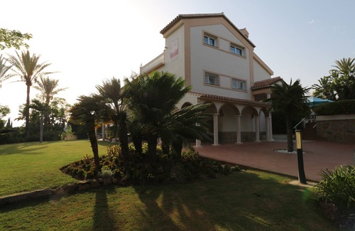 Marbella Villa | Beautiful Family Home walking distance to the beach