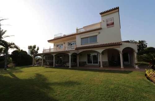 Marbella Villa | Beautiful Family Home walking distance to the beach