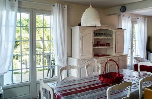 Roscanvel House | Beautiful family home with splendid sea view