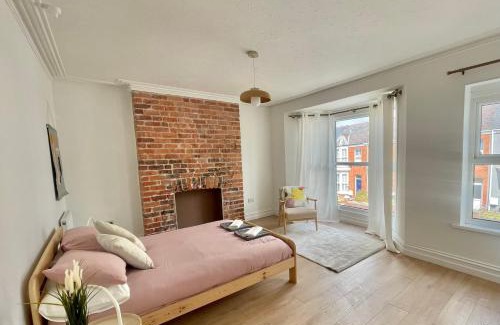 Uplands House | Beautiful Family Home in the Heart of Swansea