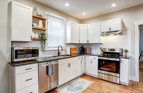 Elizabethtown House | Beautiful Farmhouse close to Lanc, Hershey, Etown!