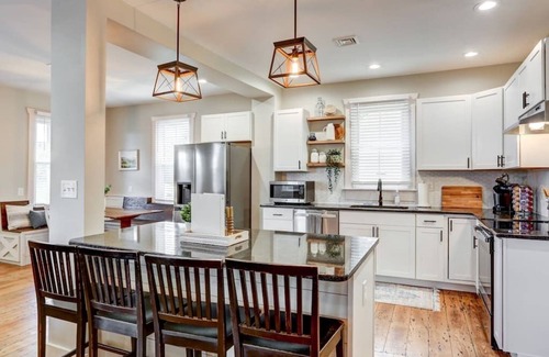 Elizabethtown House | Beautiful Farmhouse close to Lanc, Hershey, Etown!