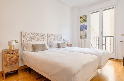 Chueca Apartment | Beautiful flat with pool in the center-S-MARC