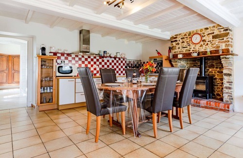 Cote Ouest Centre Manche Villa | Beautiful apartment in villa for 6 guests with WIFI, TV, terrace and pets allowed