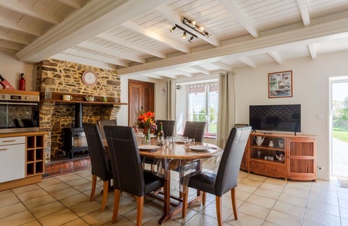 Cote Ouest Centre Manche Villa | Beautiful apartment in villa for 6 guests with WIFI, TV, terrace and pets allowed