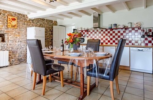 Cote Ouest Centre Manche Villa | Beautiful apartment in villa for 6 guests with WIFI, TV, terrace and pets allowed