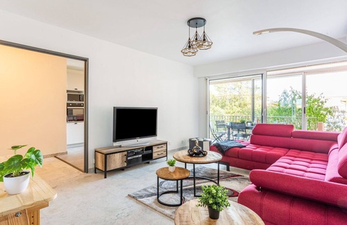 Saint-Laurent-du-Var Apartment | Beautiful apartment for 6 guests with A/C, pool, WIFI, TV, patio and pets allowed