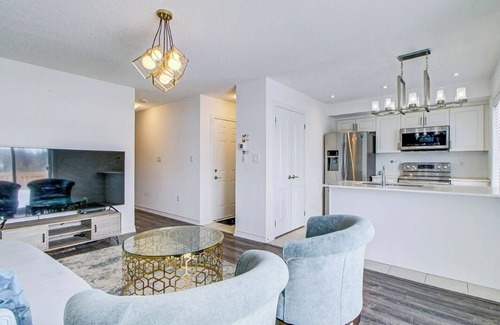 Burlington House | Beautiful furnished 3 bedroom townhouse in Barrie