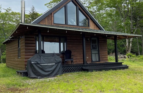 Yarmouth County Cottage | Beautiful Hilltop Waterfront cottage, private getaway, quiet lake front cottage
