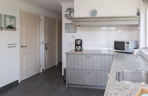 Baarland House | Beautiful holiday home on the coast of Baarland