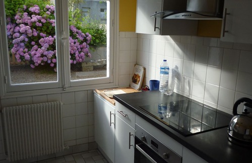 Plerin House | Beautiful holiday home in a prime location right on the coast, free Wi-Fi & garden