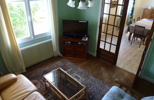 Plerin House | Beautiful holiday home in a prime location right on the coast, free Wi-Fi & garden