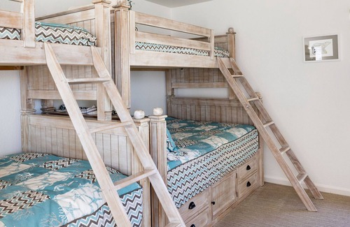 Occidental House | Beautiful Home Close To The Beach