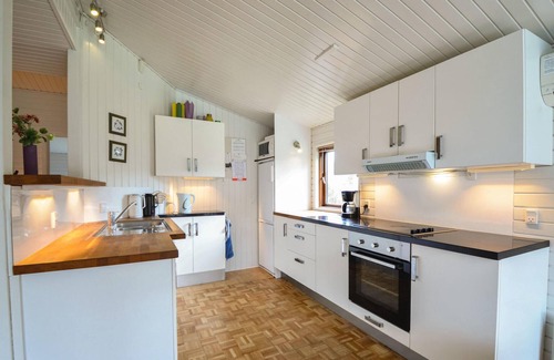 Øer Strand House | Beautiful home in Ebeltoft with sauna