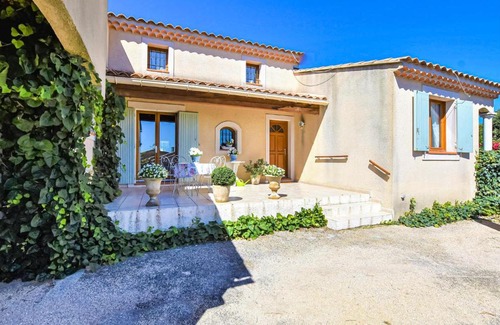 Les Angles House | Beautiful home in Les Angles with WiFi and 3 Bedrooms