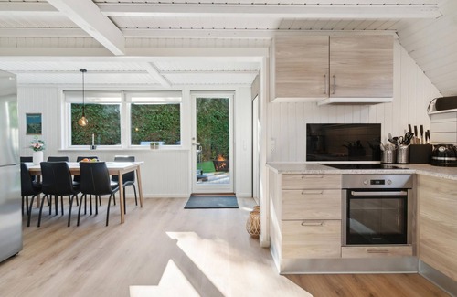 Bønnerup Strand House | Beautiful home in Glesborg with kitchen