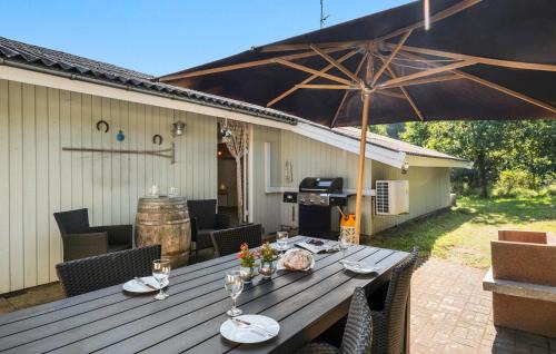 Hadsund House | Beautiful Home In Hadsund With Wifi