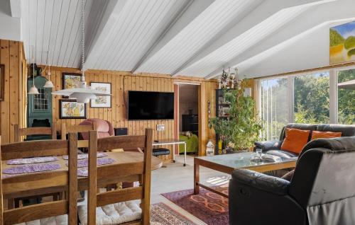 Hadsund House | Beautiful Home In Hadsund With Wifi