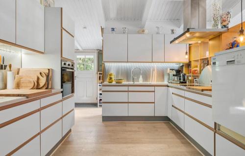 Hadsund House | Beautiful Home In Hadsund With Wifi