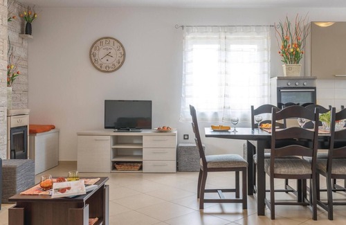 Loborika House | Beautiful home in Loborika with WiFi