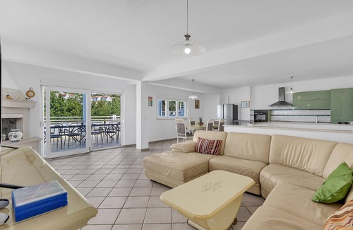 Makarska House | Beautiful home in Makarska with WiFi