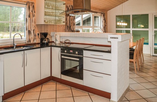Mosevra House | Beautiful home in Oksbøl with kitchen