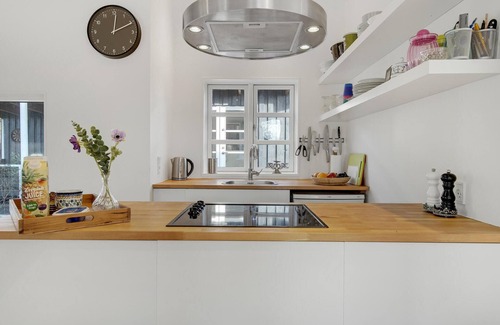 Olsted House | Beautiful home in ølsted with kitchen