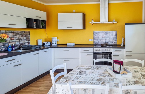 Rukieten House | Beautiful home in Rukieten with WiFi