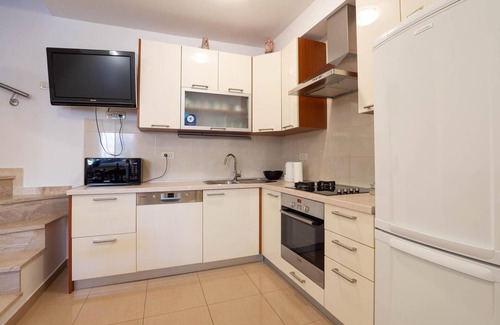 Split House | Beautiful home in Split with kitchen