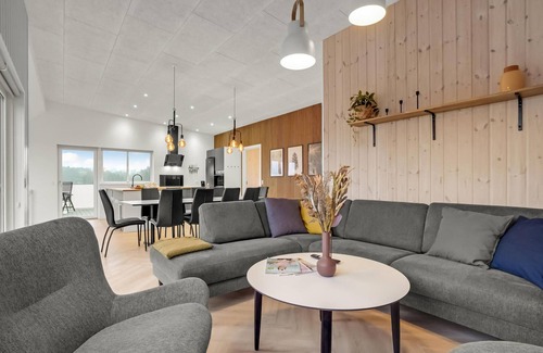 Lihme House | Beautiful home in Spøttrup with WiFi