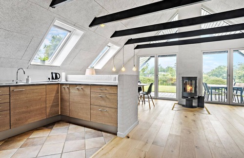 Spøttrup House | Beautiful home in Spøttrup with kitchen