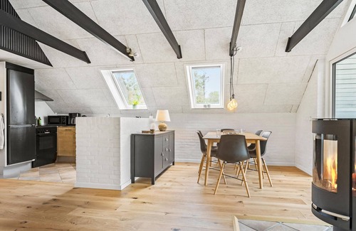 Spøttrup House | Beautiful home in Spøttrup with kitchen