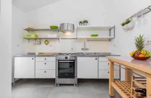 Stinjan House | Beautiful home in Stinjan with kitchen