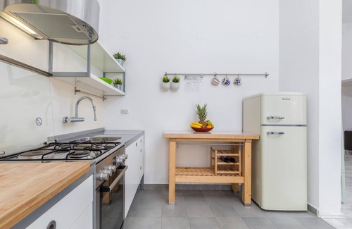 Stinjan House | Beautiful home in Stinjan with kitchen
