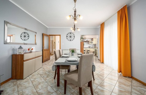 Tinjan House | Beautiful home in Tinjan with kitchen