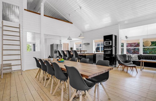 Marielyst House | Beautiful home in Væggerløse with sauna