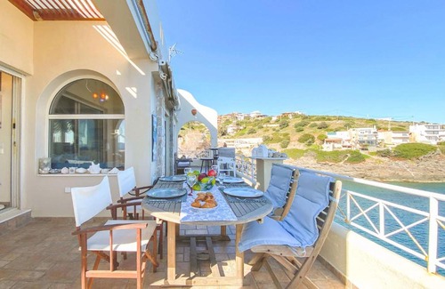 Lavreotiki House | Beautiful home in Vrompousi Keratea w/ 3 Bedrooms
