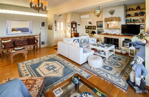 Lavreotiki House | Beautiful home in Vrompousi Keratea w/ 3 Bedrooms