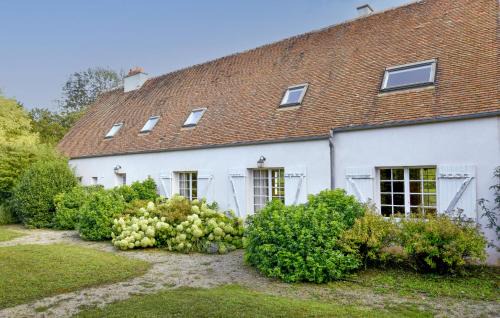 Yevre-la-Ville House | Beautiful Home In Yèvre-La-Ville