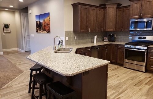 La Verkin House | Beautiful Home near Zions with PRIVATE POOL, GAZEBO and GARAGE