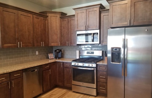 La Verkin House | Beautiful Home near Zions with PRIVATE POOL, GAZEBO and GARAGE