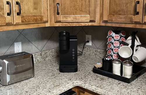 Texarkana House | Beautiful Home Sleeps 4 Completely Renovated Fully Furnished New Smart TV Wi-Fi