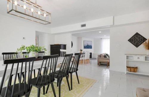 Riverview Estates House | Beautiful Home with heated pool and Fenced Yard by Siesta Key!